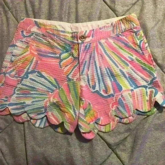 LILLY PULITZER Size 00 Pink Pout "Shellabrate" Buttercup‎ Scalloped Shorts EUC - Picture 1 of 5